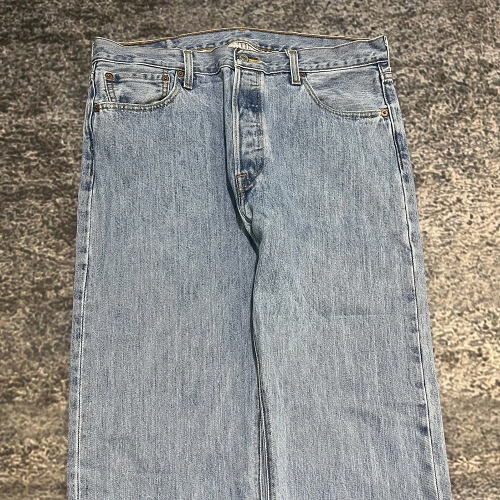 Levi's 501‎ Jeans Mens 35x32 Light Blue Denim Button Fly Straight Leg